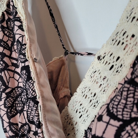 Win-Win Apparel Pink Floral Lace Knit Romper - Picture 9 of 12